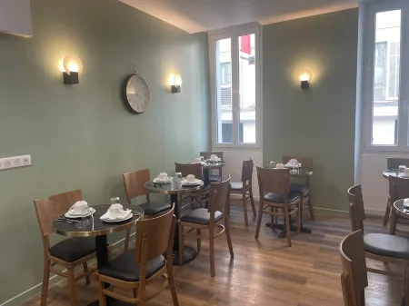 Hôtel P.L.M. Отели рядом с достопримечательностью «Rue Meynadier»