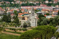 Room in Villa - Room on the Hill with Garden and Sea View Hotels in Leivi