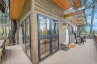 Upscale Treehouse Escape - Hot Tub & Mountain Air