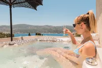 Ino Hotel & Suites - Hot Tub