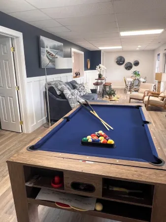 Luxury Lakefront Chatuge, 5 Beds 3 Bath, 2 Kitchens, Free WiFi, Sleeps 12 & Dock