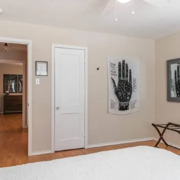 Escape to a Restored 1920s East Waco Bungalow