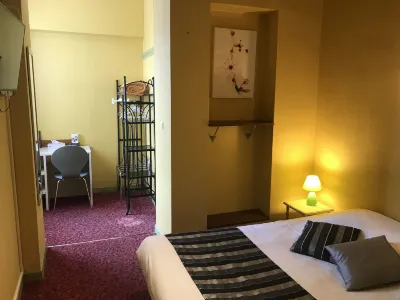 Hotel Magdeleine Hotels near International Shoe Museum of Romans