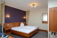 โรงแรม-ร้านอาหารครูเซอ ซุม โฮลโลทาล โรงแรมใน