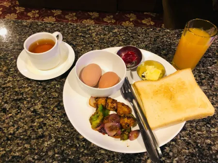 Yeti Cozy Hotel Отели рядом с достопримечательностью «Trailokya Mohan Narayan Temple»