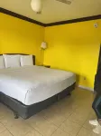 Evergreen Plaza Inn - Motels