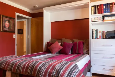 Seq Parks-House with Hot Tub Fire Pit Koi Pond Outdoor Kitchen