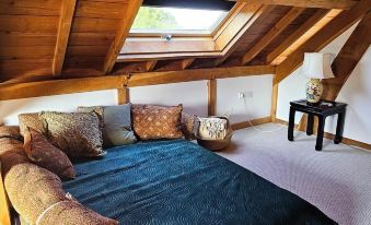 Peaceful Cabin Nature Getaway in Othery