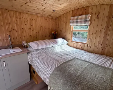 Shepherds Hut With Hot Tub Hotels in Milford Haven