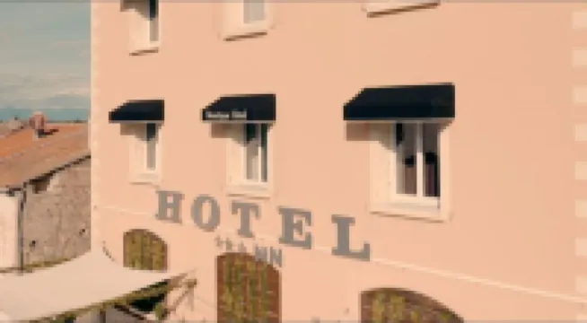 هوتل ريستورانت لي 3 تيراسيز فنادق في 