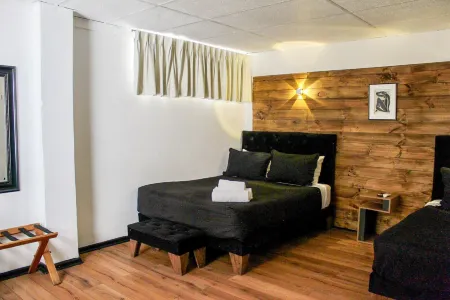 Hotel Sonetto Отели рядом с достопримечательностью «Культурный центр, монетный двор и площадь Сьюдадана»