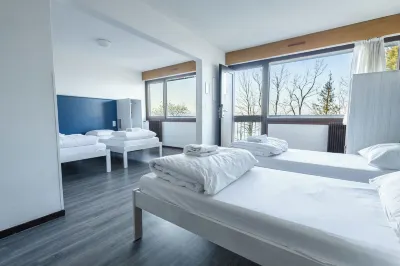 Côté Lac Hostel Hotel a Saint-Paul-en-Chablais