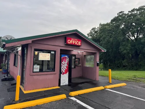 David Crockett Motel Hotels in Lawrence County