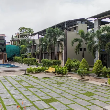 Alaya Stays Imperial Calista 4-BHK with Common Pool & Garden Near Karla Cavs and Bhushi DAM