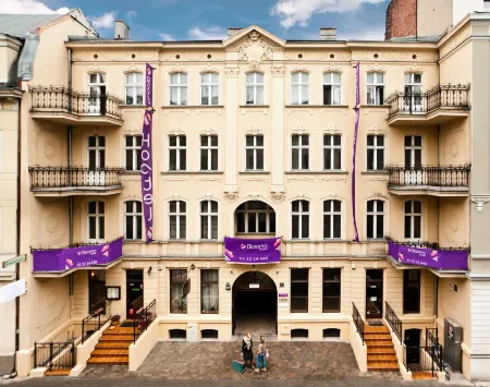 Blooms Inn - City Center Poznan by Friendly Apartments