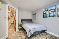 Private Garden Suite with Cozy Fireplace - Charming Colorado-Themed Oasis Hotels in Broomfield