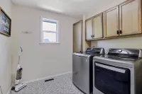Spacious 4BR Meridian Home – Near Dining & Parks - 빌라