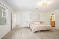 Klinger Lake Cove - Sleeps 16-24 Hotels in 