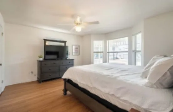 Charming 3-bedroom cottage in fantastic Destin Beach and Pool