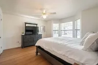 Charming 3-bedroom cottage in fantastic Destin Beach and Pool