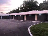 Bay Breeze Inn - Parkplatz