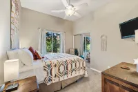 A Royal Desert Oasis with Epic Game Room - 3 stjerner
