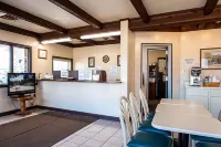 Country Squire Inn and Suites