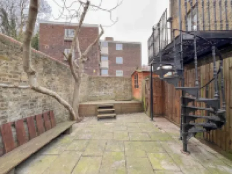 格林威治中心歷史悠久的三卧室住宅