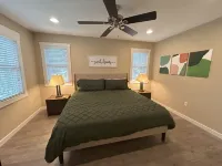 Stylish Downtown Gem • Hot Tub • Custom Bunkroom • Walk Everywhere, Relax, Enjoy - 4 stjerner