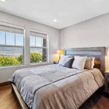 Cozy Fireplace, Hot Tub, & Garage 3 Minutes to Deer Valley East Village & Skiing