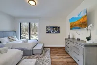 Indoor Pool/Arcade/Theater/HotTub/Pickleball/Trail