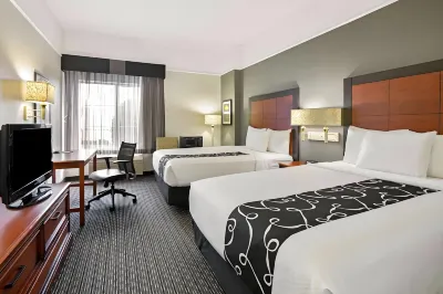 La Quinta Inn & Suites by Wyndham DFW Airport South / Irving Các khách sạn gần Trinity Rail Express - CentrePort/DFW Airport Station
