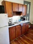 Homey Caretakers Room in historic Manor House!