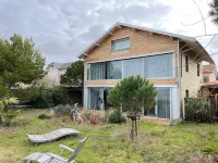 Unique villa with direct beach access, shops on foot.