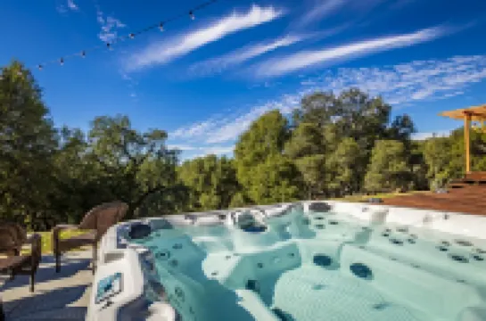 Cheerful Home with Spa near Yosemite & Bass Lake