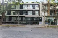 Pocitos Apartamento Brio w/King Beds, 3 Smart TVs, W/D, Fast WiFi, Rooftop Pool. Hôtels à : 