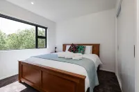 NEW!! Oakura Beach Front Apt #2