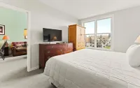 Steps to Stratton Village, Lifts! Duplex Condo!