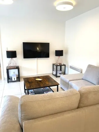 Well-kept apartment domaine with, pools, tennis. Pet friendly