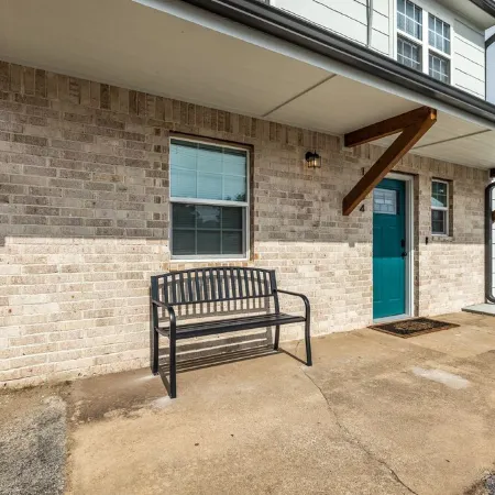Tulsa Getaway w/Pergola-Grill-TV's & Personal AC/Heater in Every Bedroom