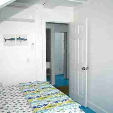 Waterfront Cottage in Spanish Wells' protected harbor Rooms