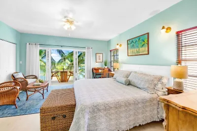 Azure Breeze #4, Beachfront, White Sand, Bikes, Kayak, Snorkel Gear, Rum Point!! Hotels near Old Man Bay