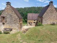 Authentic little Périgord house with saltwater swimming pool on the outskirts of SARLAT