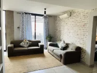 Cosy 2 bedroom opposite Grove & Lady Pohamba