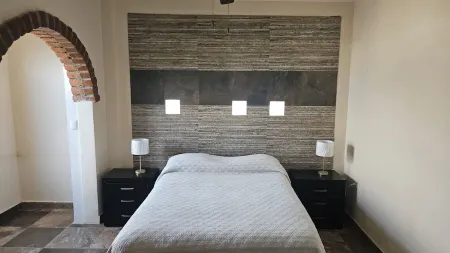 Beautiful Bay Views, close to Town Center, Dining and  Beach