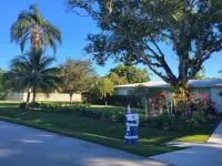 VeroHouse: 3BR 2BA, pet friendly, beautiful fenced back yard, quiet neighborhood