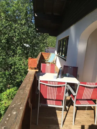 Very quiet, detached vacation home for up to eight people. Отели в г. Hinterglemm