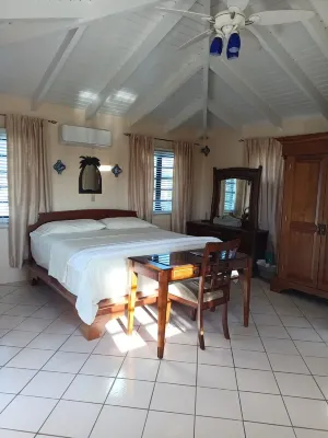 4Br, 5Bath, 5 Minutes dr to Beach AC Home