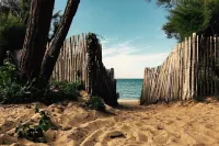 Vintage Guesthouse: 85m2 on for 4 people. Hotels in Saint-Fort-sur-Gironde