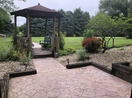 Private Lower Apt & Short Term Stay-Dog Friendly!!